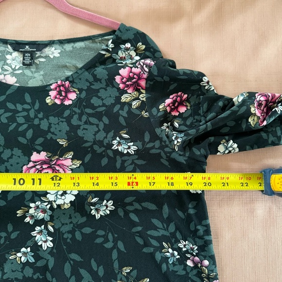 Jules & Leopold Asymmetrical Floral Top Size Medium - Picture 3 of 4